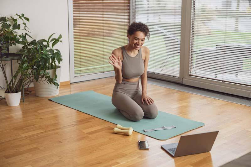 Learn how to be a happy fitness instructor from your own home like the one shown. Learn more at EliteTrainr.com.